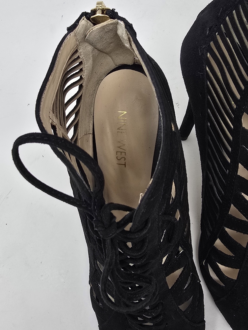 Nine West women 9 black lace up cutout peep toe suede heels, dark fairy, gothic - Picture 9 of 9